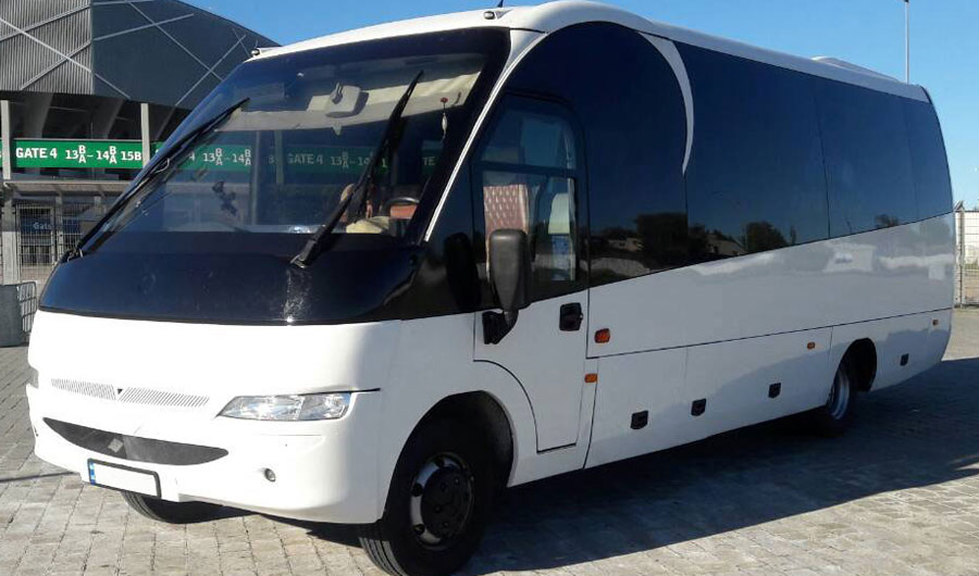 Автобус на весілля Mercedes-Benz. Автобус на прокат у Львові.