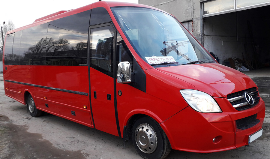 Весільний автобус Mercedes-Benz Vario в оренду. Автобус на весілля у Львові.
