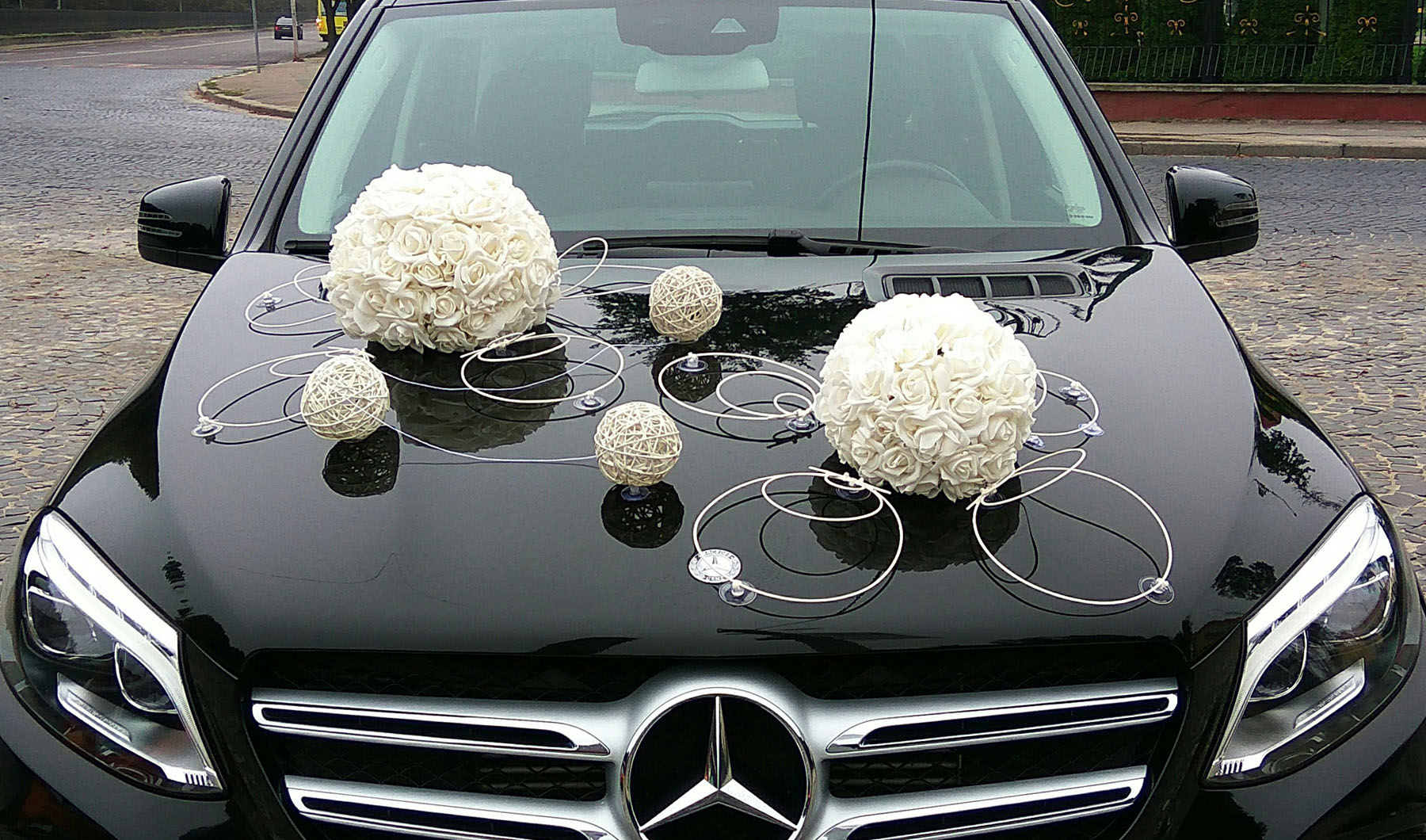 Весільний декор на вітомобіль Рафаелло гармонія. Прикраси весільні на прокат у Львові