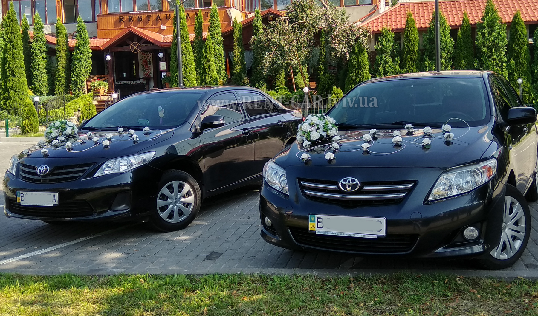 Прокат весільних авто в чорному кольорі Toyota Corolla. Весільні автомобілі у Львові