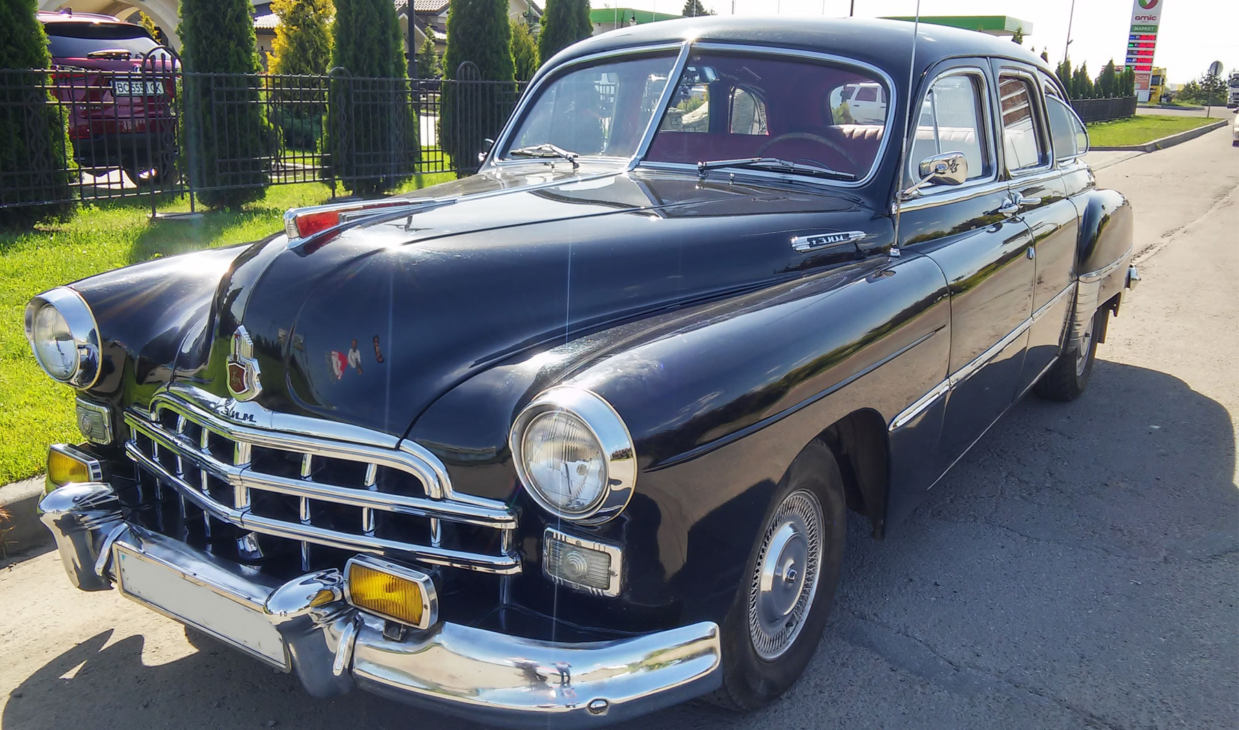 ЗИМ - ретро-лімузин чорного кольору на весілля. Прокат весільного ретро автомобіля у Львові